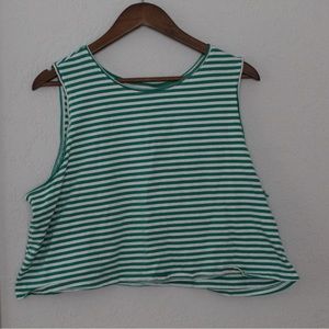 Universal thread cropped tank